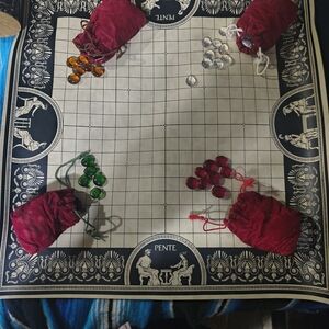 Classic Pente Game Set with Red and Green Stones